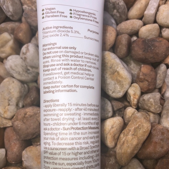 Sun Bum vegan spf 30 tinted sunscreen face lotion - Picture 2 of 4